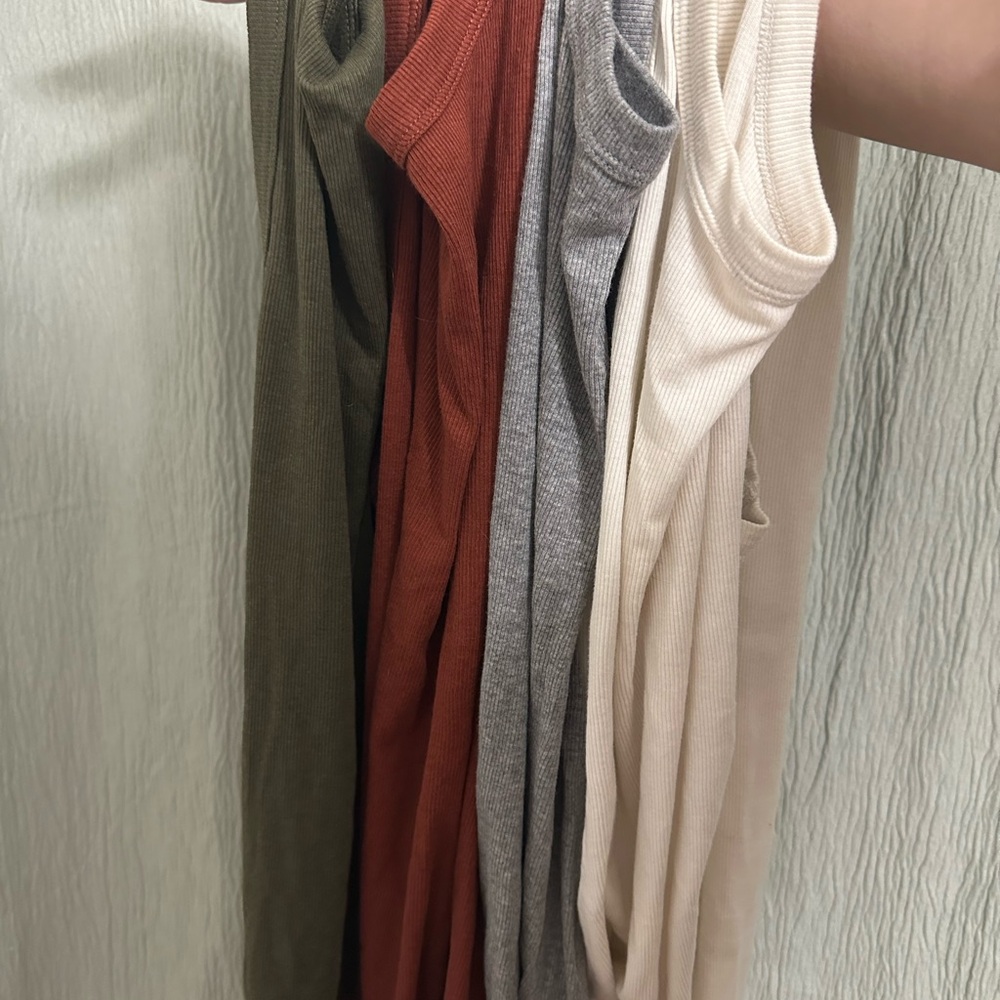 Set of 4 Ribbed Tank Tops